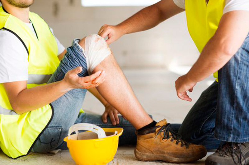 Работодатель обязан сообщить в Гострудинспекцию о последствиях несчастного случая на производстве